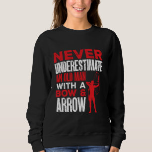 Archer en gammal man med en sjö- och pilarkitektur t shirt