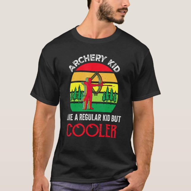 Archery Kid Bow and Arrow Young Archer T Shirt (Framsida)