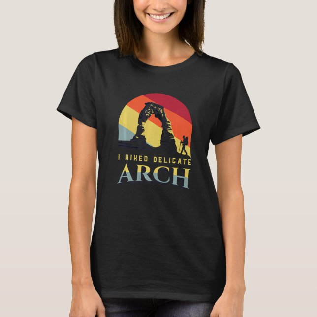 Arches National Park in Utah with the Delicate arc T Shirt (Framsida)