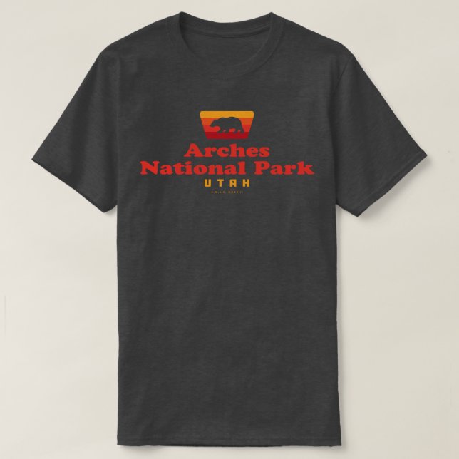 Arches National Park Retro Badge Bear Red T Shirt (Design framsida)