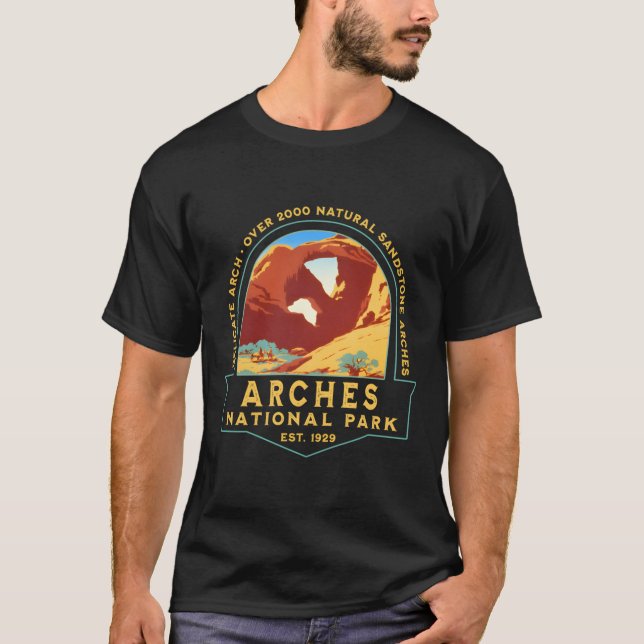 Arches National Park Retro Delikate Arch Hiking Ca T Shirt (Framsida)