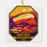 Arches National Park Utah Landscape Vintage Julgransprydnad Keramik<br><div class="desc">Archar vektorteckningens design. Parken ljuger norr om Moab i delstaten Utah. Vid gränsen till Colorado-floden i sydost kallas det för mer än 2 000 naturliga sandstensbågar.</div>