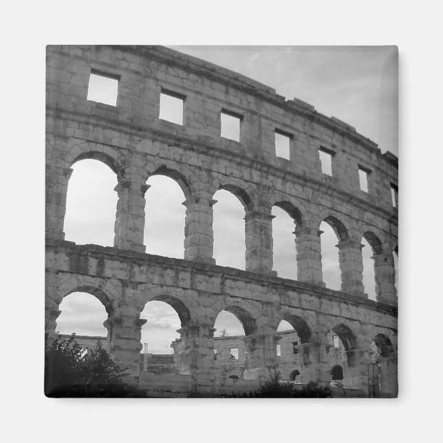 Arena i Pula Magnet (Framsidan)