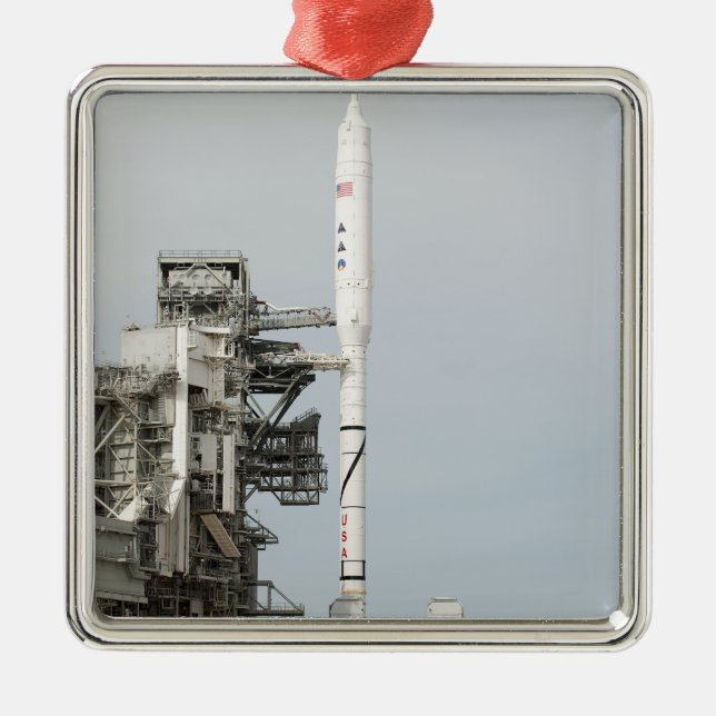 Ares I-X-raketen visas på startplattan 2 Julgransprydnad Metall (Framsidan)