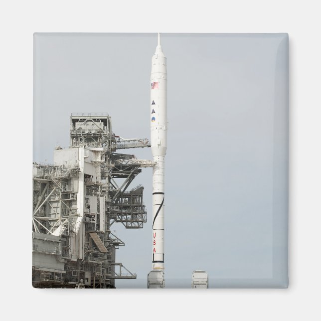 Ares I-X-raketen visas på startplattan 2 Magnet (Framsidan)