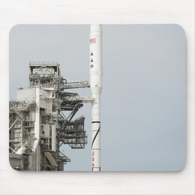 Ares I-X-raketen visas på startplattan 2 Musmatta (Framsidan)