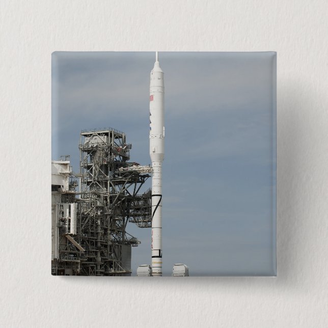 Ares I-X-raketen visas på startplattan Knapp (Framsida)