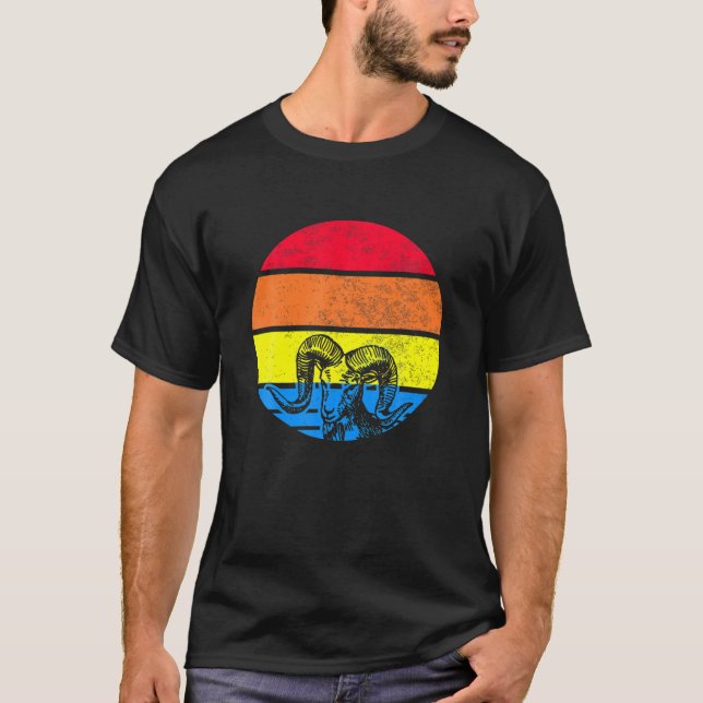 Årets födelsedag i april t shirt (Framsida)