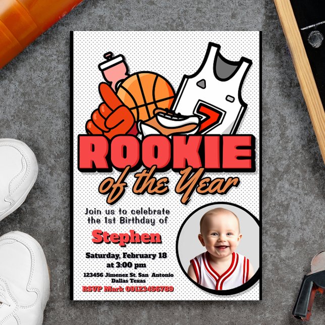 Årets nybörjare - Första födelsedagen Basketball Inbjudningar (Rookie of the Year - Boy First Birthday Basketball Invitation with Photo Picture)