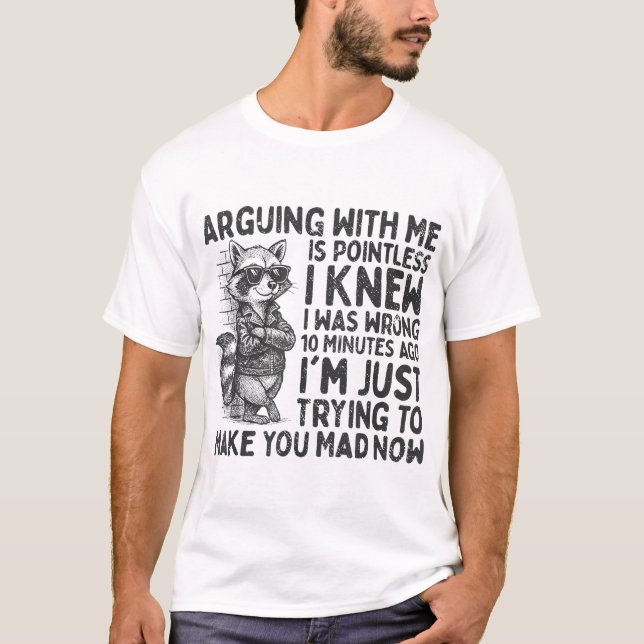Arguing With Me Is Pointless Raccoon Sarcastic T Shirt (Framsida)