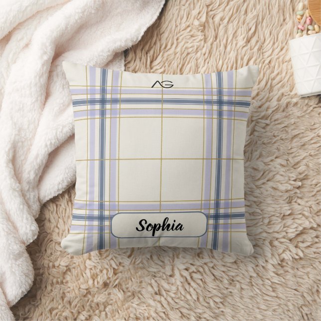 AriaGrace Ivory & Lavender Luxe Plaid Pattern Name Kudde (Filt)