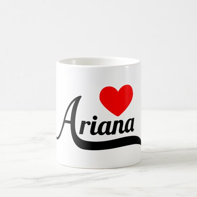 Ariana Kaffemugg (Center)