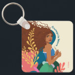 Ariel Courage i Vinkara Nyckelring<br><div class="desc">Låt din äventyrliga själ skina med den djärva och konstnärliga illustrationen av Ariel från Disneys lilla Sjöjungfru! Med en stiliserad, örontonad design fångar den här teckningen Ariels orädda natur när hon håller sin ikoniska dinglehopper med frasen "Courage in Vinkar" ovanför henne. Med flytande hår och vibrerande inslag under vatten är...</div>