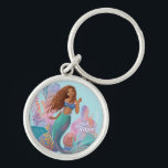 Ariel Hitta din röst Rund Silverfärgad Nyckelring<br><div class="desc">Gör ett stänk med den här klara och inspirerande illustrationen av Ariel från Disneys lilla Sjöjungfru! Omgiven av viskare havets flora skiner Ariel i sin sjöjungfru, vilket uppmuntrar alla att "Hitta din röst". Med sitt djärva färg och upplyftande budskap är denna fantastiska utformning perfekt för anpassade Zazzle-produkter som t-shirts, totes,...</div>