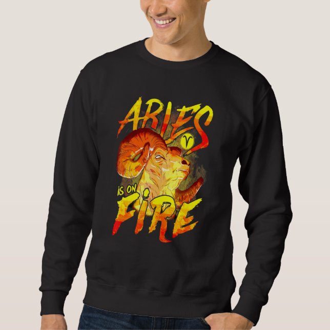 Aries är på brandexagartecknet lång ärmad tröja (Framsida)