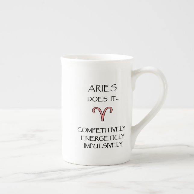 "Aries gör det.." Designer Bone China Mugg Benporslin Mugg (Höger)
