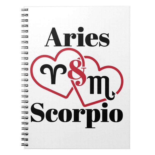 Aries och Scorpio Couple Zodiac Astrology Hearts Anteckningsbok (Framsidan)