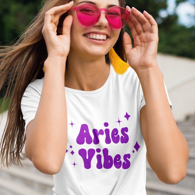 Aries Vibes Zodiac Astrology Lila Stars T-Shirt (Skapare uppladdad)