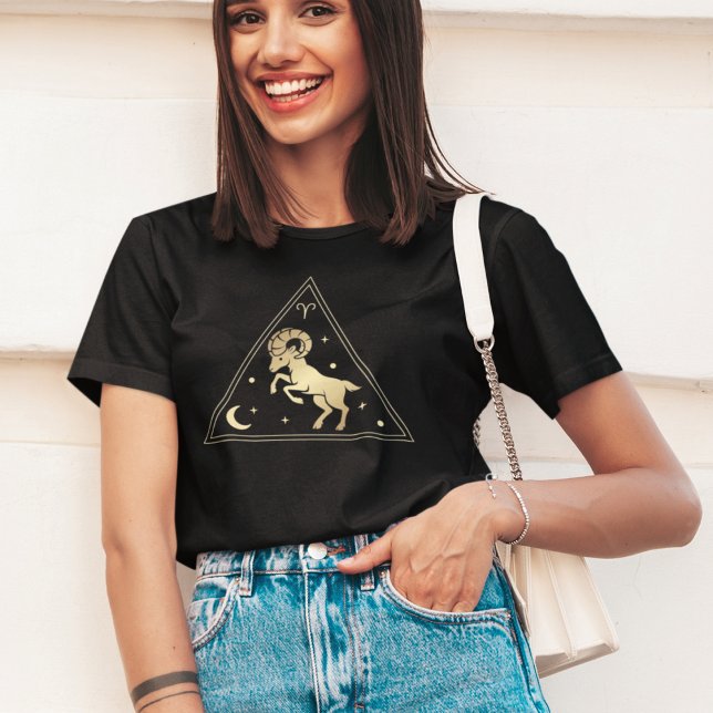 Aries Zodiac Sign Fire Inslag i Guld T Shirt (Skapare uppladdad)