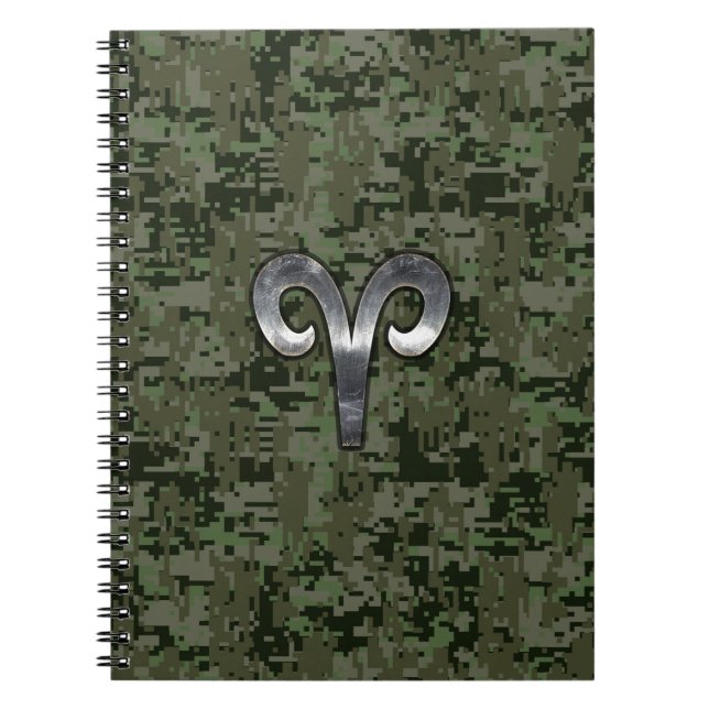 Aries Zodiac Sign på Woodland Grönt Digital Camo Anteckningsbok (Framsidan)