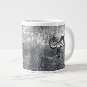 Aries Zodiac Symbol i Silver i den ansträngda Sti Jumbo Mugg