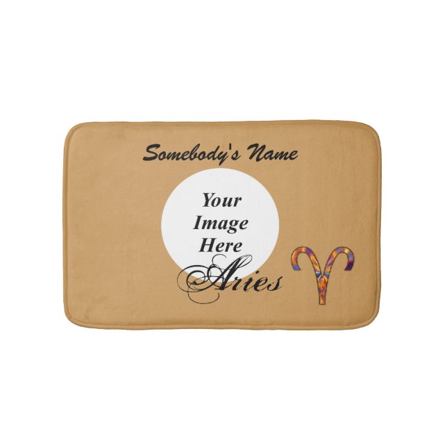 Aries Zodiac Symbol Inslag av Kenneth Yoncich Badrumsmatta (Framsidan)