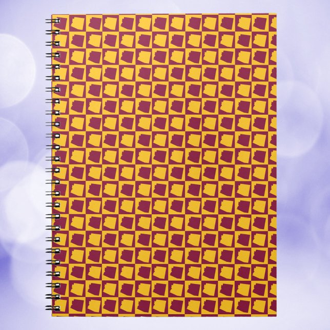 Arizona Checkerboard Maroon Gold Pattern Anteckningsbok (A notebook with a pattern of maroon and gold checkerboard with the US state of Arizona.)