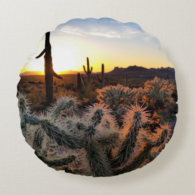 Arizona Sunset Sonoran Desert with Saguaro Cactus Rund Kudde (Framsidan)