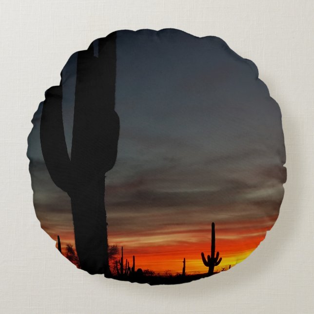 Arizona Sunset Sonoran Desert with Saguaro Cactus Rund Kudde (Framsidan)
