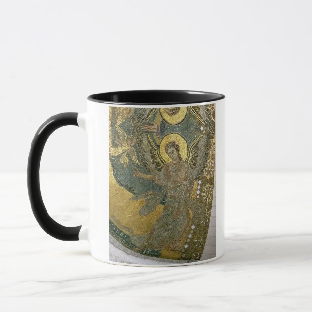 Ark av överenskommelsen som stöttas av Cherubim, Mugg (Vänster)