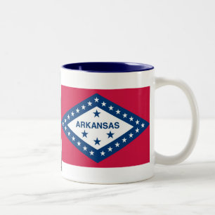 Arkansas karta och statlig flagga Två-Tonad mugg