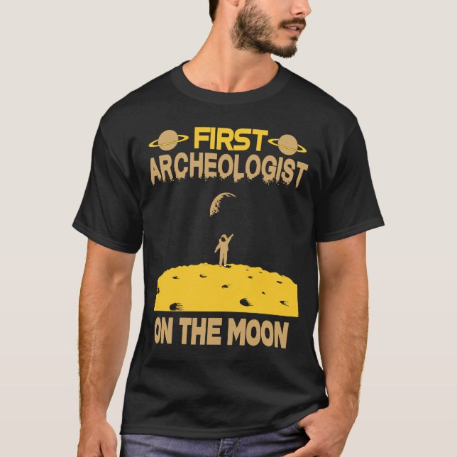 Arkeolog vid Måne T Shirt (Framsida)