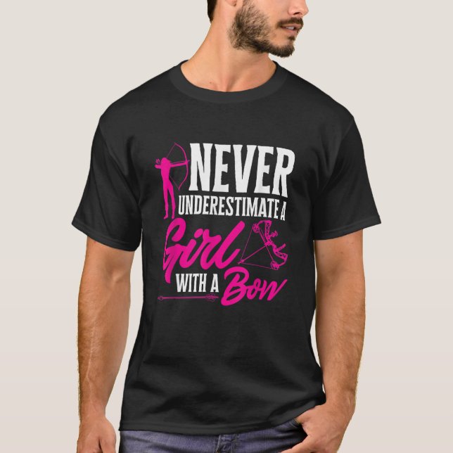 Arkeriets pilar underskattar aldrig en flicka med t shirt (Framsida)