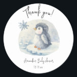 Arktis söt Penguin tack för att du duschade barn Runt Klistermärke<br><div class="desc">Baby Shower-inbjudan med en söt vattenfärgspenguin baby. Vinterbabyskor. Arktiska Penguin-babyduschtema. Matchande objekt är tillgängliga.</div>