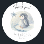 Arktis söt Penguin tack för att du duschade barn Runt Klistermärke<br><div class="desc">Baby Shower-inbjudan med en söt vattenfärgspenguin baby. Vinterbabyskor. Arktiska Penguin-babyduschtema. Matchande objekt är tillgängliga.</div>