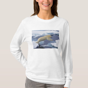 Arktis, Svalbard, Isbjörn sträcker sig T-shirt