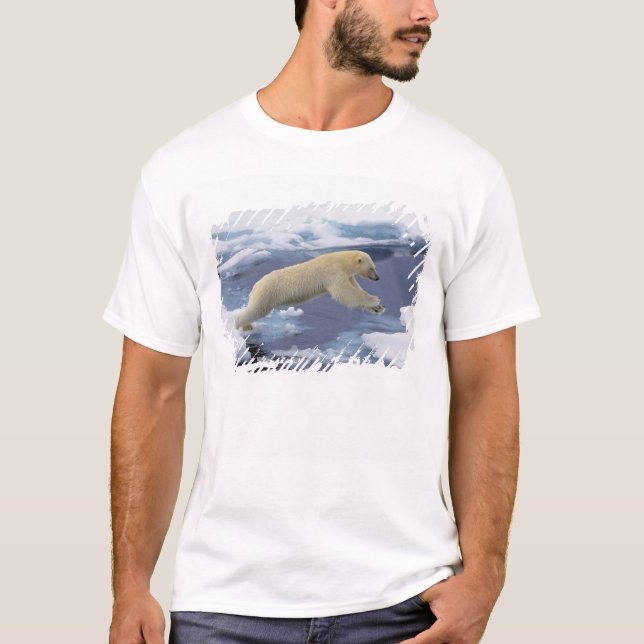 Arktis, Svalbard, Isbjörn sträcker sig Tee Shirt (Framsida)