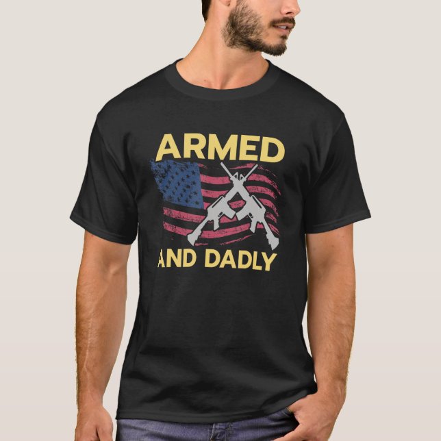 Armed and Dadly USA Flag American Flag Dad Pun T Shirt (Framsida)