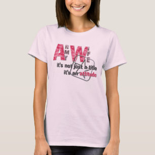 Arméfru inte precis en titel t shirt