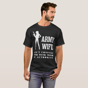 Arméfrun förväxlar inte frodigt med min t shirt