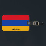 Armenien National Flagga Patriotic Bagagebricka<br><div class="desc">Armeniens nationella Flagga Patriotic Luggage Tag med Armeniens flagga tryckt över ena sidan av märkrn. Land namn, skrivet med det pulserande typsnittet, är integrerat i designen på grund. Anpassadet Text är fullt ut med funktionen "Anpassa den!". Andra sidan av märkrn är reserverad för din information. Denna berömvärda armeniska bagagemärke är...</div>