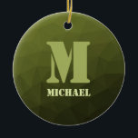 Arméns grönt, geometriskt nät mönster Monogram Julgransprydnad Keramik<br><div class="desc">Monogram Anpassa presenten till honom med din anpassningsbar i början och namn. Arméns grönt olivgradients geometriska maska mönster. Arméns övertoning av grönt, geometriska nät, trianglar av mönster, ombre. Arméns grönt mörk olivnyck för solmanövrering, kamera. Det härmar naturliga militära landskap, hårdhet, uthållighet, uthållighet. Jordens undertoner är kopplade till naturen, jordning. Symboliserar...</div>