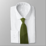 Arméns grönt olivgradient, geometrisk maska mönste slips<br><div class="desc">Arméns övertoning av grönt,  geometriska nät,  trianglar av mönster,  ombre. Arméns grönt mörk olivnyck för solmanövrering,  kamera. Det härmar naturliga militära landskap,  hårdhet,  uthållighet,  uthållighet. Jordens undertoner är kopplade till naturen,  jordning. Symboliserar militärt arv,  utomhusbruk.</div>