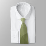 Arméns ljust grönt gradient, geometriskt rutnät mö slips<br><div class="desc">Arméns övertoning av grönt,  geometriska nät,  trianglar av mönster,  ombre. Triangelns geometriska nät med ljusgradient av grått grönt mörk-. militär,  armé,  mönster,  armé,  armé,  maskor,  trianglar,  geometri,  geometri,  gradient,  coola,  triangel,  grönt</div>