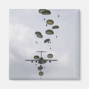 Armésoldathopp ut ur A. c. - 17 Globemaster II Magnet