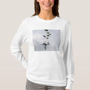 Armésoldathopp ut ur A. c. - 17 Globemaster II Tee Shirt