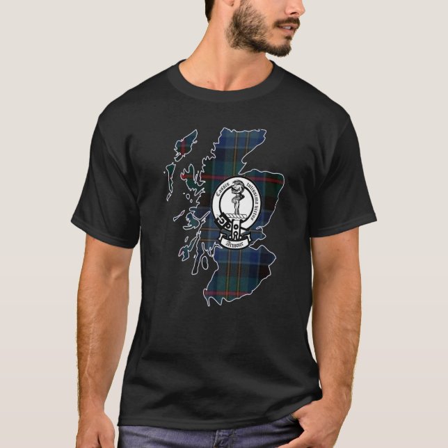 Armor Scottish Surname Family Crest Tartan and Mo T Shirt (Framsida)