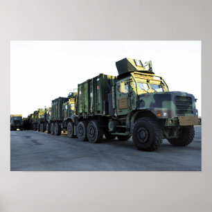 Armored lastbilar sitter på pir på den Morehead Poster