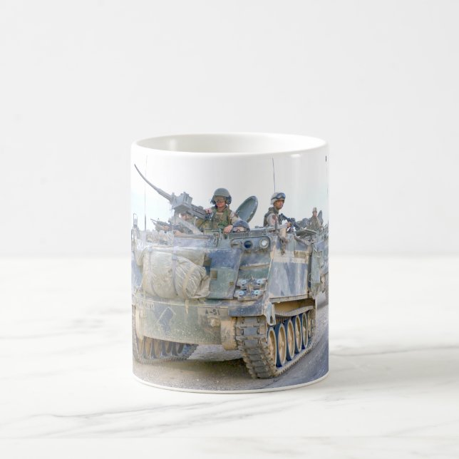 ARMORED PERSONNEL CARRIER - M113 KAFFEMUGG (Center)