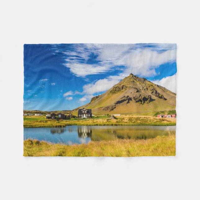 Arnarstapi Amtmansshus och berget Stapafell, Islan Fleecefilt (Framsidan (Horisontell))